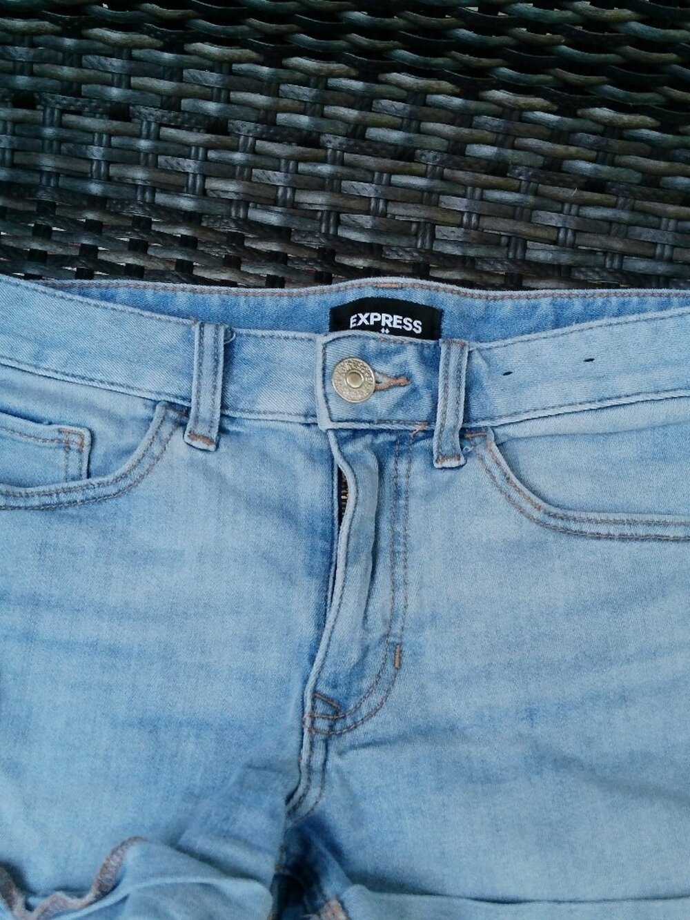 EXPRESS SHORTS FADED BLUE SIZE 4 GREAT CONDITION